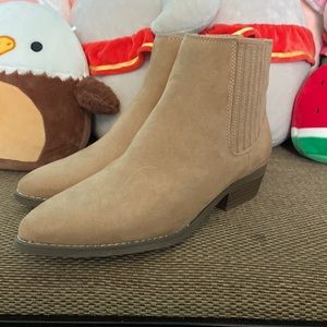 size 10 (women’s) ankle boots